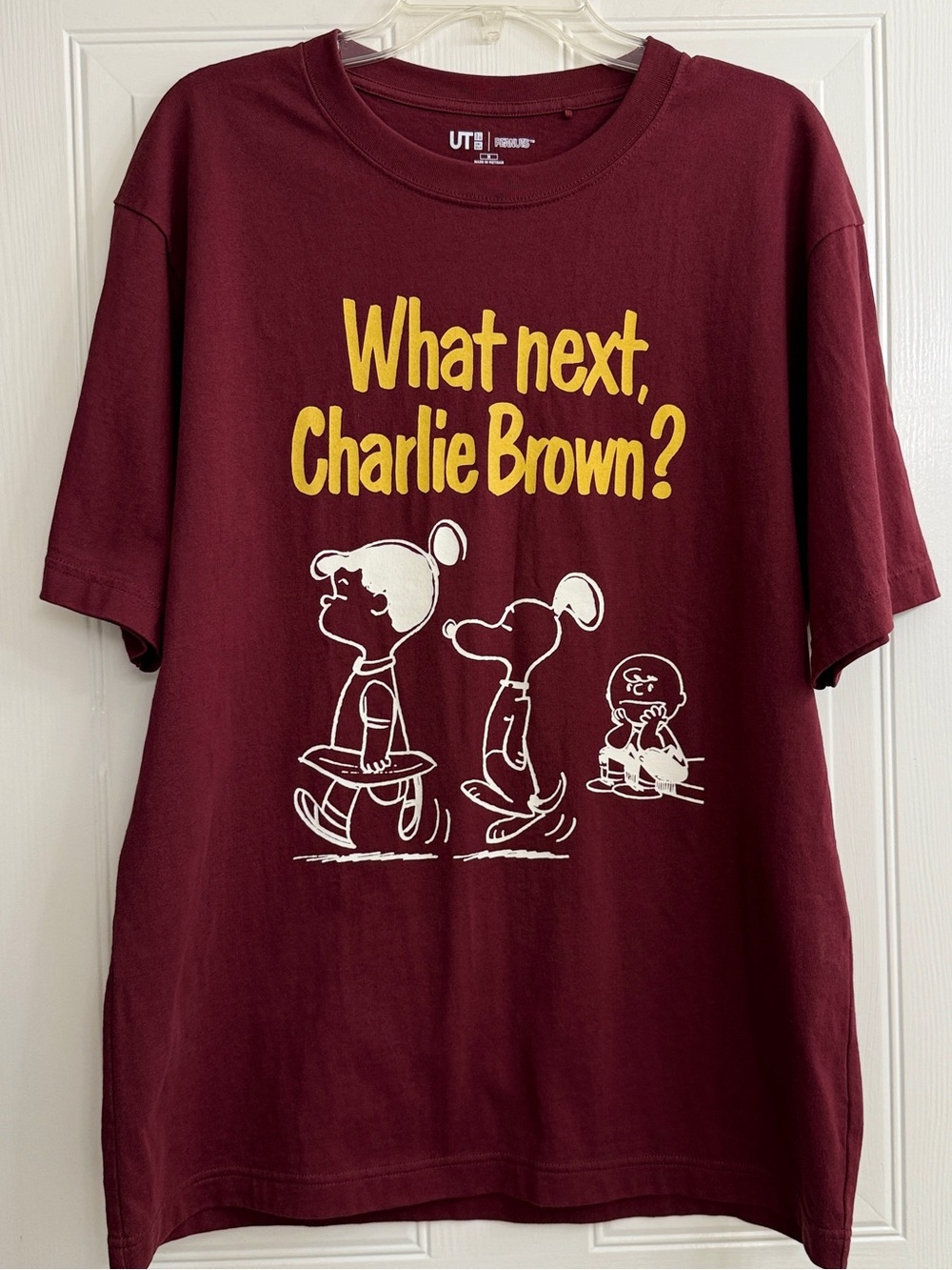 Uniqlo Maroon Graphic Tee with Yellow and White Peanuts Art. Like New! Size M